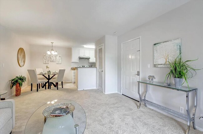 Foto del edificio - 2677 Somerset Park Cir