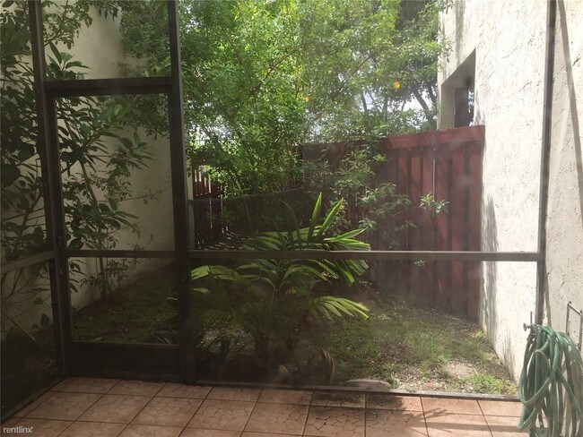 Foto del edificio - 2 br, 2.5 bath  - 325 Ives Dairy Rd # 325-07