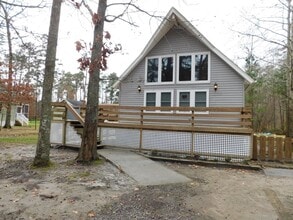 Building Photo - 392 Holiday Ln