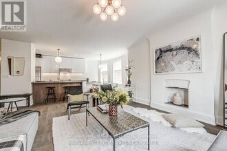 Building Photo - 795 College St