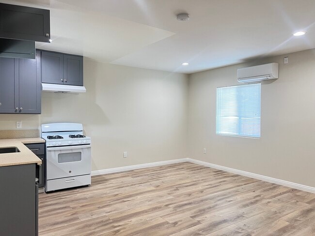 Building Photo - 3934 2nd Ave