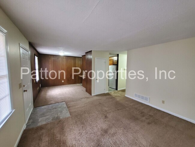 Building Photo - 2201 Apple Valley Rd