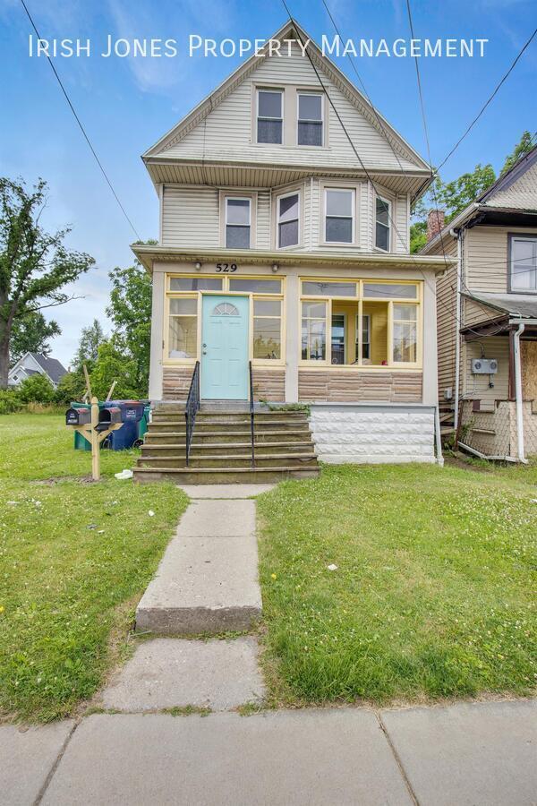 Building Photo - 529 Winslow Ave