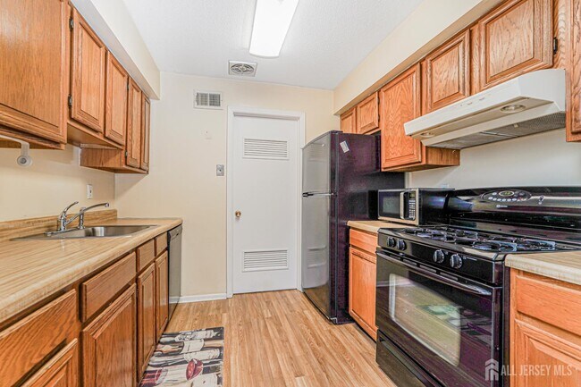 Building Photo - 33 Foxtail Ln
