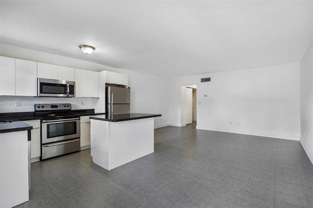 Foto principal - 12506 NE 4th Ave