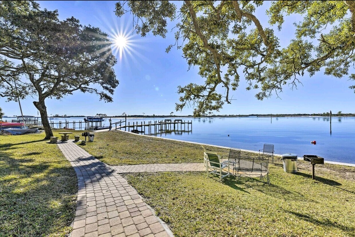 Great view of Santa rosa sound - 209 W Miracle Strip Pky