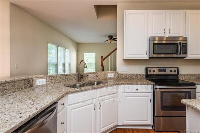Foto del edificio - 9706 Ashburton Dr