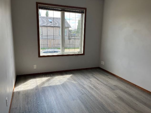 Photo du bâtiment - Johnstone Park - Prime location - upper unit for rent