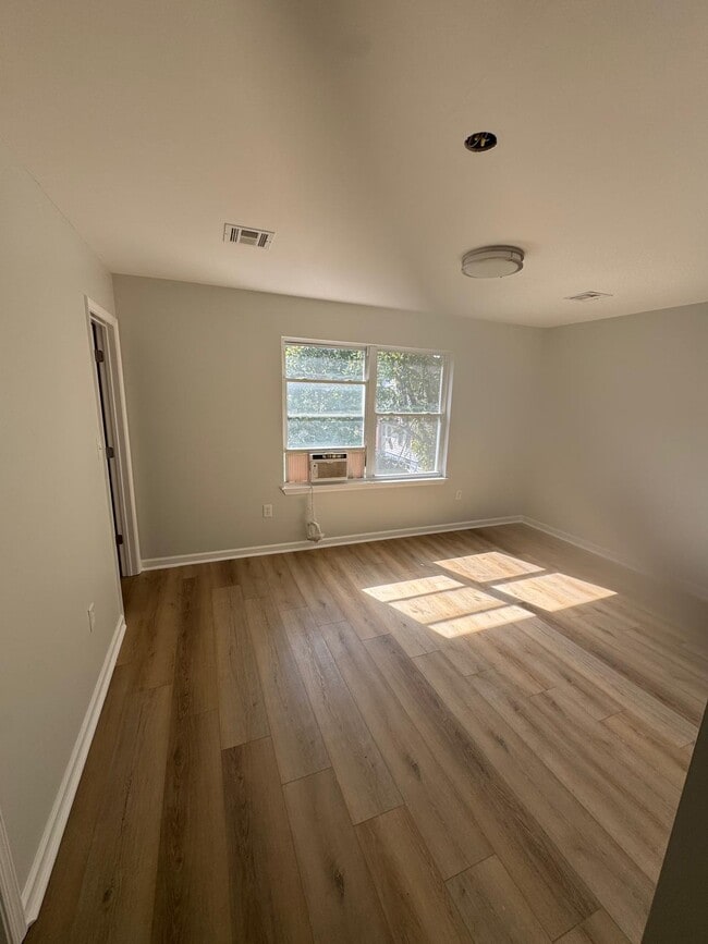 Building Photo - 74 Kenmore Ave