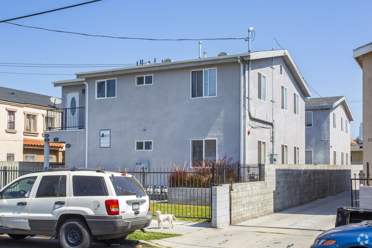 Building Photo - 223 E 30th St