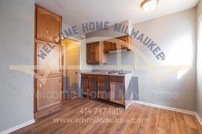 Building Photo - 4923 N 48th St