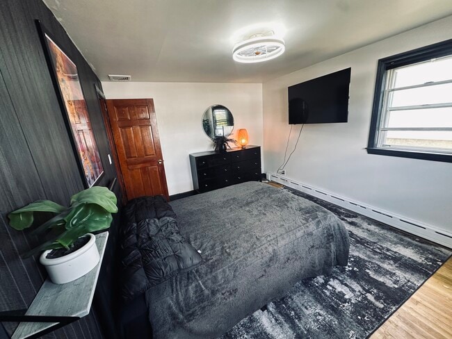 Building Photo - 218 Warren St Building Photo - 218 Warren St