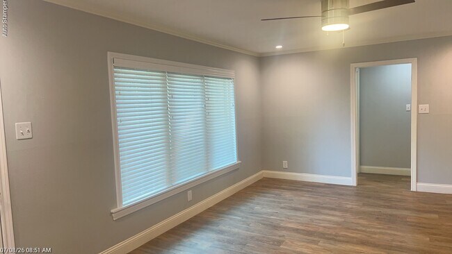 Building Photo - 104 Varsity Cir