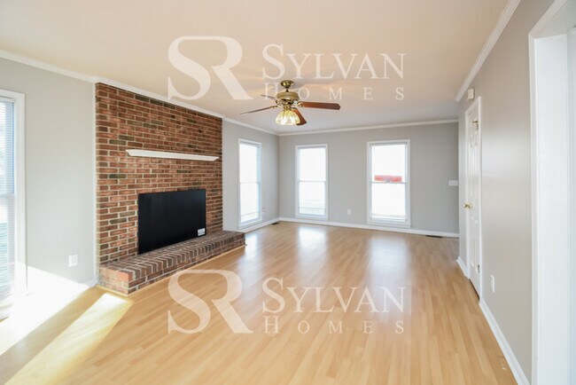 Building Photo - Updated 3 bedroom, 2.5 bath home