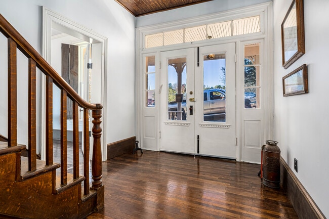 Building Photo - 120 S Cherokee St