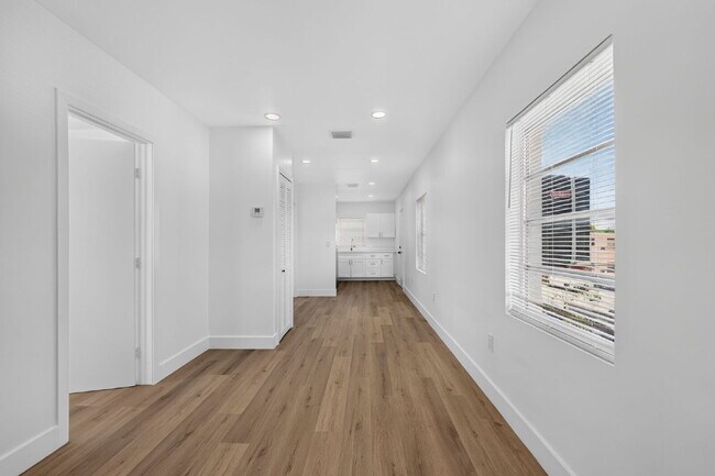 Foto del edificio - Little Havana 2BR | Assigned Parking | Water Included