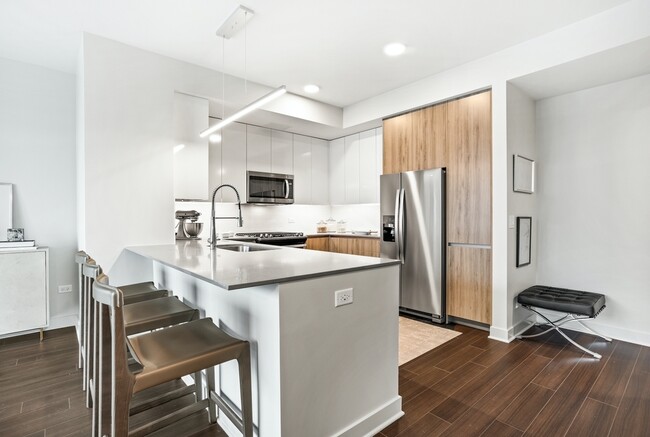 Foto del edificio - 313 W Wolf Point Plaza