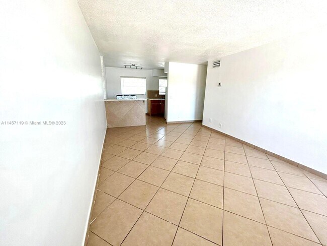 Foto del edificio - 250 NE 40th St