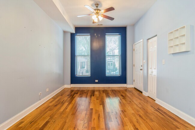 Building Photo - 921 S Oakley Blvd