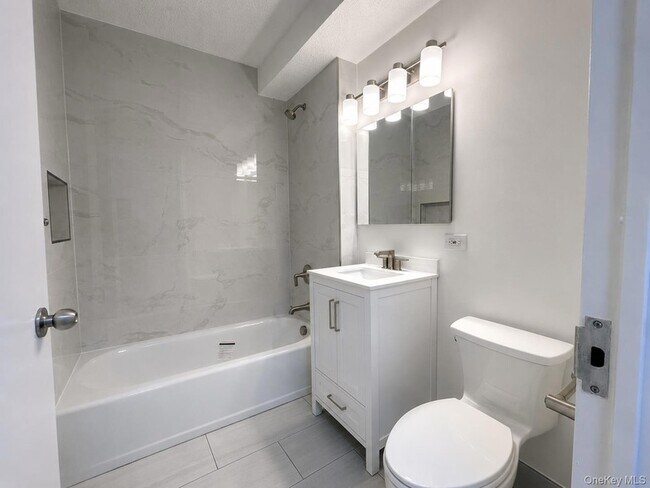 Foto del edificio - 4-74 48th Avenue Unit 30-J