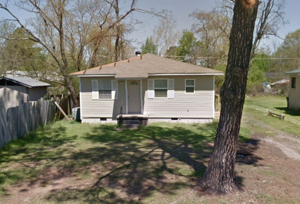 Primary Photo - 704 Smart St