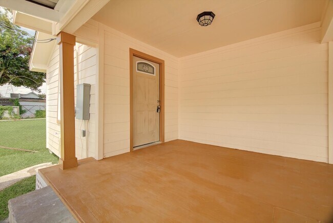 Building Photo - 1118 Cypress St