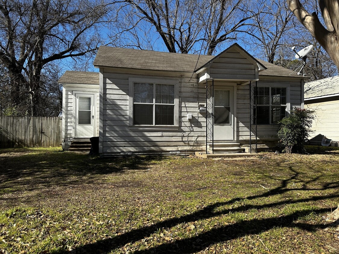 Foto principal - 701 Cranford St