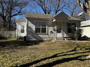Building Photo - 701 Cranford St