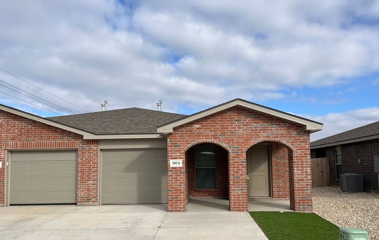 2010 Bryan Ave Unit Harvest2010 B Bryan, Wolfforth, TX 79382 Room