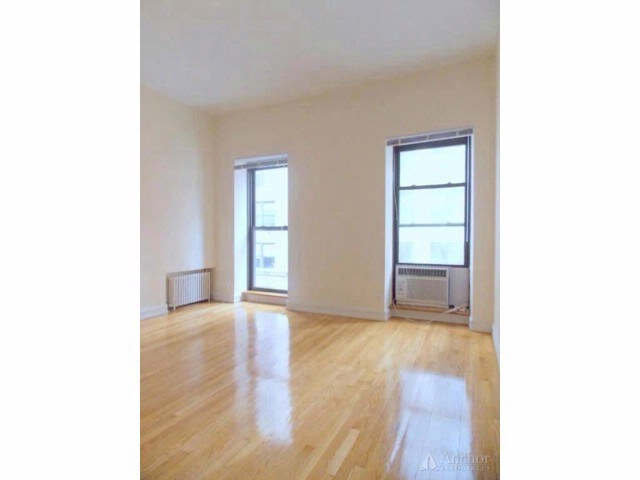 Primary Photo - 10 E 24th St