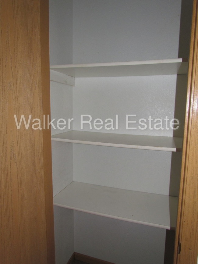 Building Photo - 407 9th Street Cir