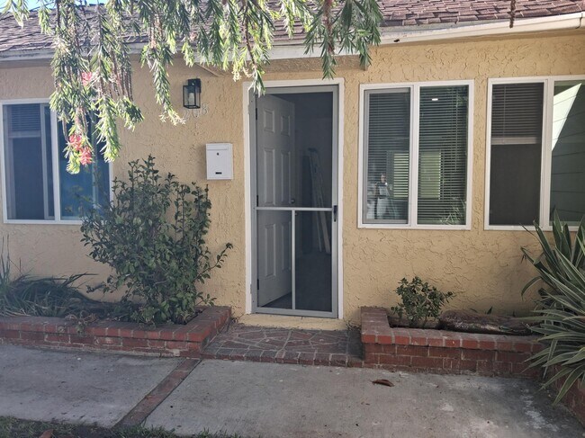 Parte frontal de la unidad - 208 N Florence St