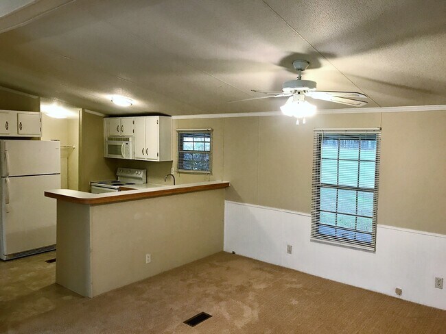 Building Photo - Fantastic Rental Near Lake Gaston