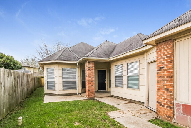 Foto del edificio - 6615 Bluebottle Ln
