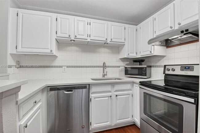 Foto del edificio - 1745 Palm Cove Blvd