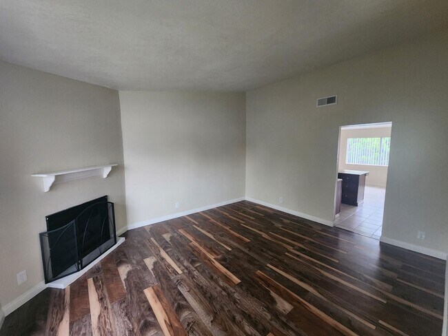 Building Photo - TERRACE2539