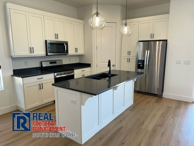 Building Photo - Woodland Estates Home