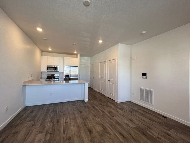 Building Photo - 1512 Sun Wy