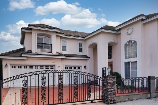 Foto del edificio - 8240 Sheffield Rd