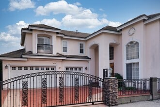 Building Photo - 8240 Sheffield Rd