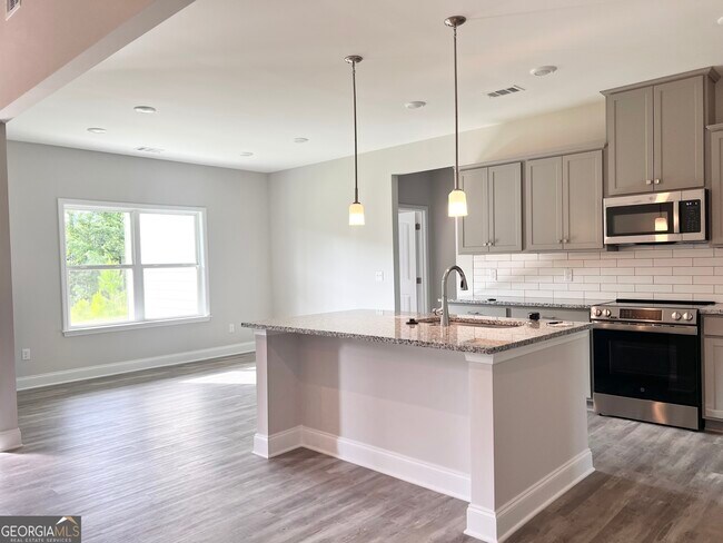Building Photo - 8024 English Ivy Ct