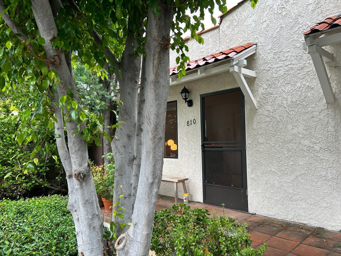 Front - 810 E Santa Anita Ave