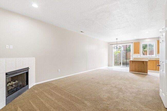 Building Photo - 3 Bedroom 2.5 Bath Home in Kelly Creek Estates