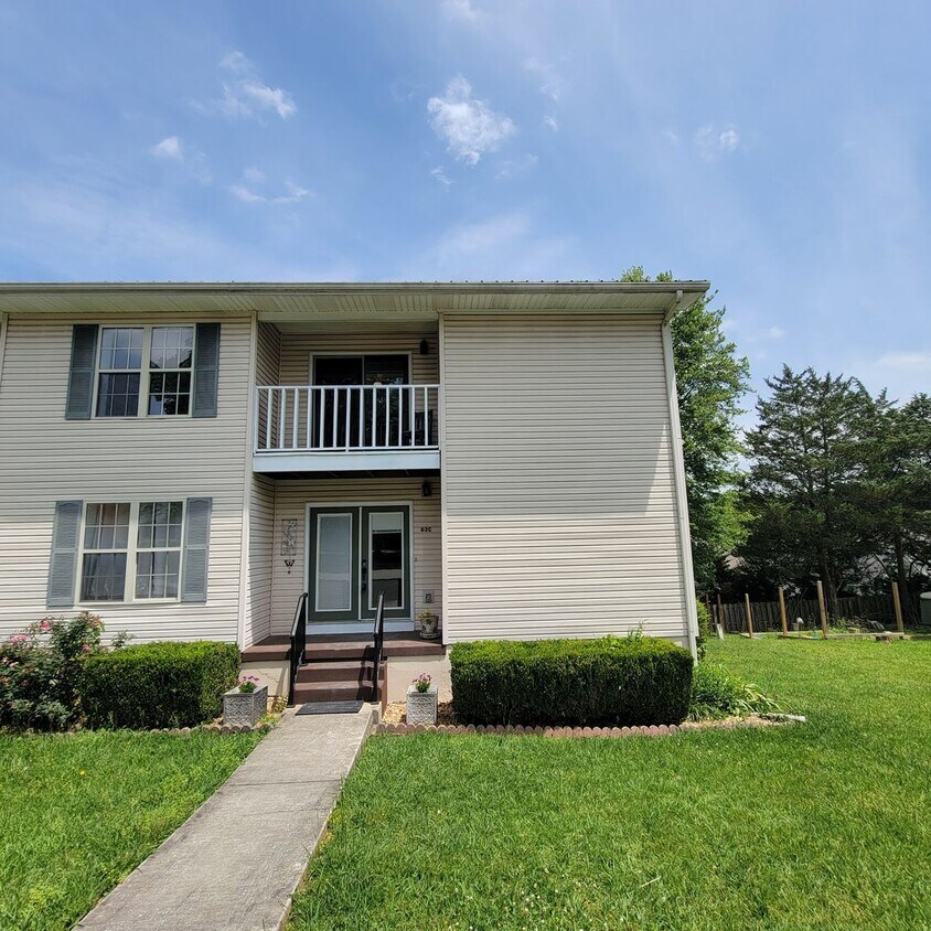 Primary Photo - 2/1.5 Townhome-Cookeville City- End Unit
