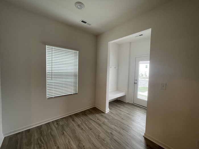 Building Photo - 2 Bd 2.5 ba Townhome in York- Available Fe...