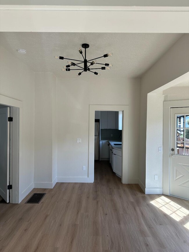 Building Photo - 513 N Cook St