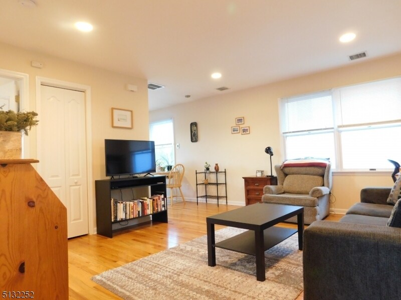 191 Stevens Ave, Cedar Grove, NJ 07009 Room for Rent in Cedar Grove