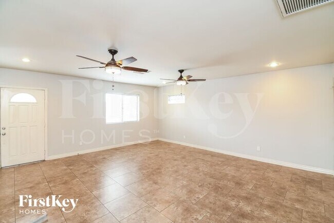 Building Photo - 1520 W Bentley St