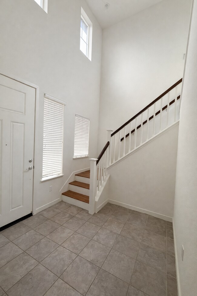 Foto del edificio - Energy-Efficient Emerson Ranch Home | 5 Bed + Owned Solar, Powerwall, EV Charging & Beautiful Bac...