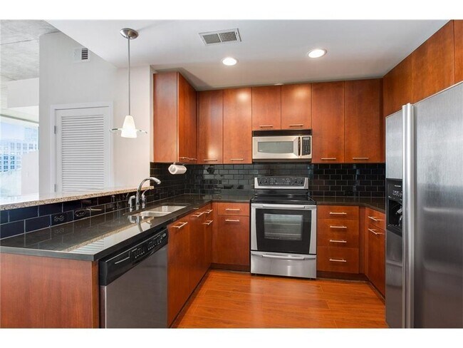 Building Photo - 3324 Peachtree Rd NE